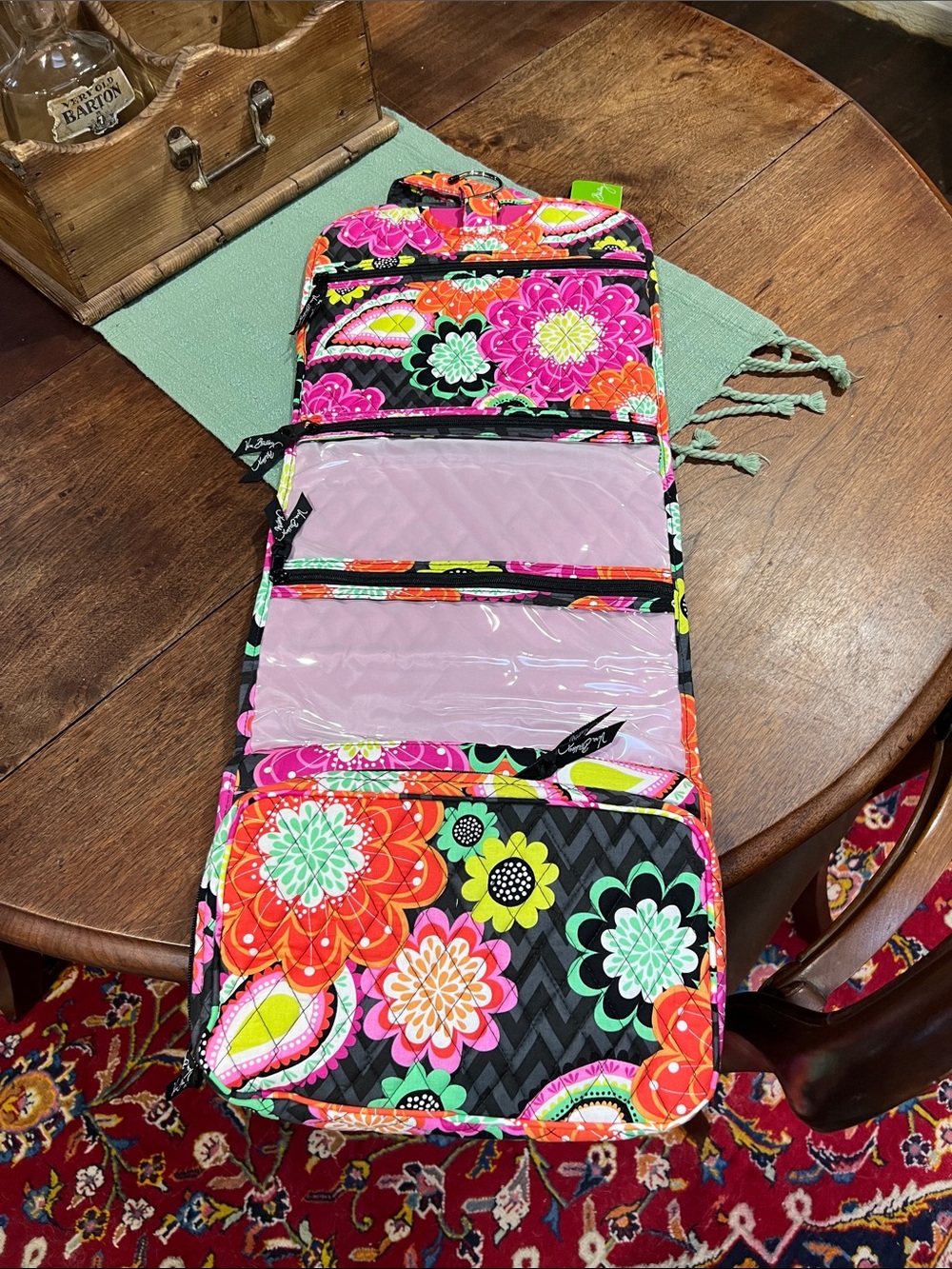 NWT Vera Bradley Hanging Cosmetic Bag in Retired Ziggy Zinnia Pattern - Picture 4 of 8